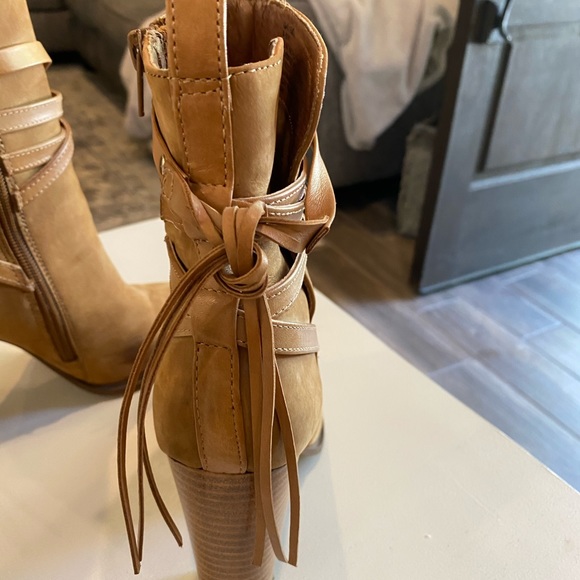 Steve Madden suede ankle boots - Picture 8 of 9